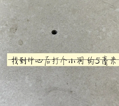 阿合奇瓷砖空鼓维修公司专业解答在瓷砖铺贴过程中，如果砂料搅拌不均匀，将会带来以下问题